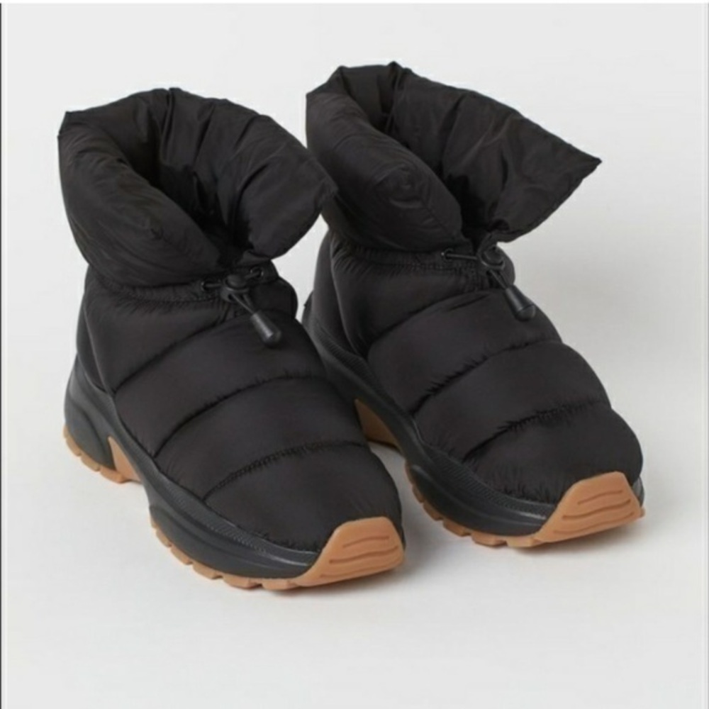 Black quilted padded Boots